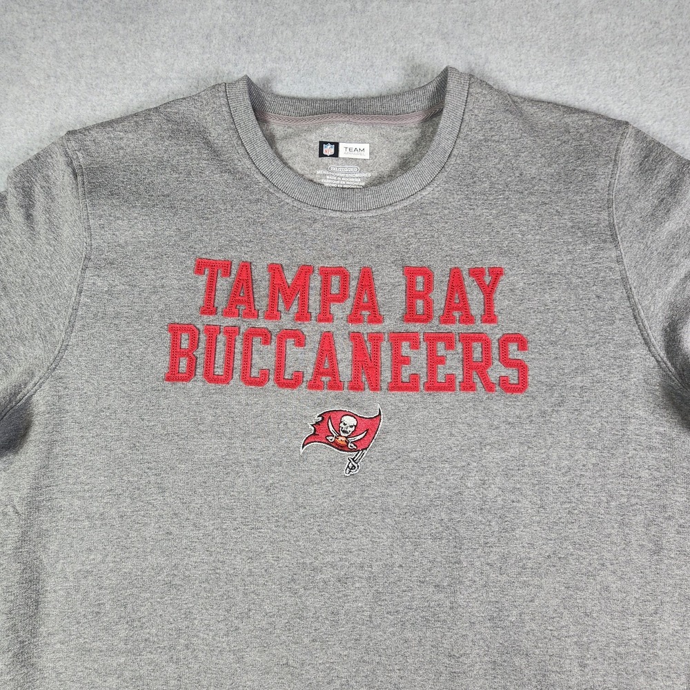 Tampa Bay Buccaneers NFL Crew Neck Sweatshirt Mens 2XL Gray Embroidered Pullover
